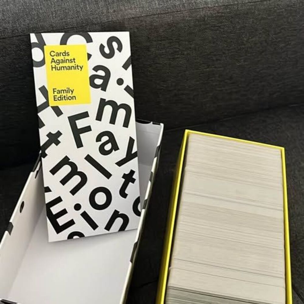 Cards Against Humanity Family Edition - Picture 2 of 2